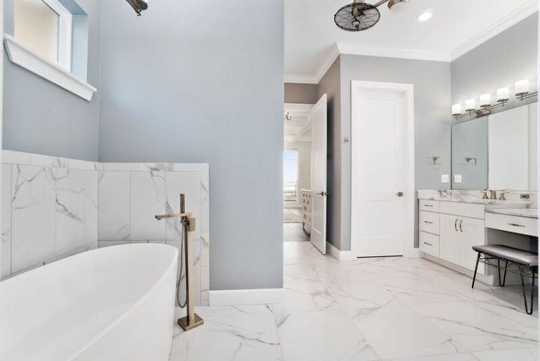 bathroom-color-white