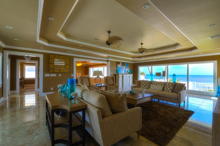 living-room-in-beach-house-luxury